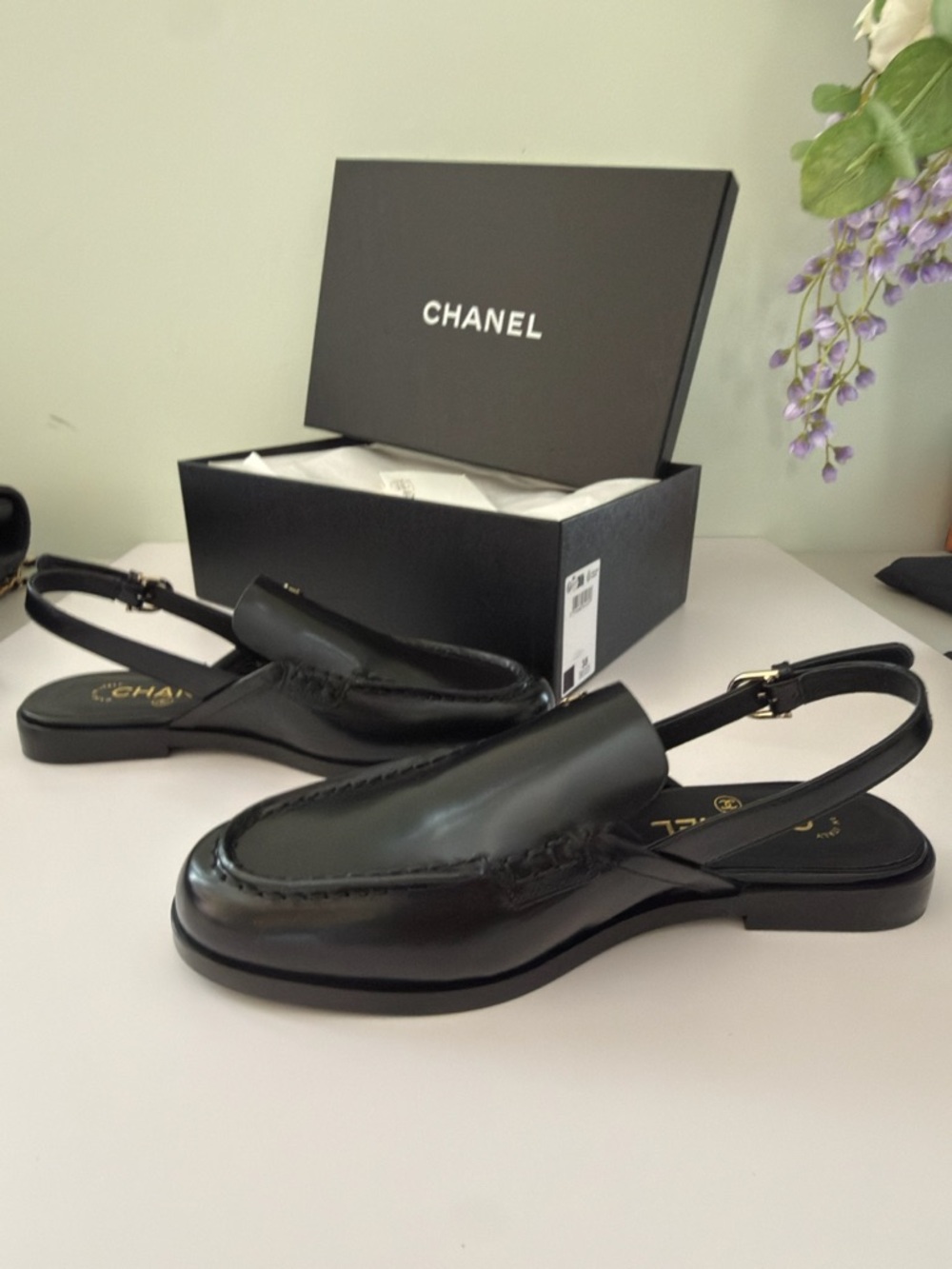 CHANEL Black Patent Leather Slingback Clogs with Gold CC Accent - Picture 2 of 4